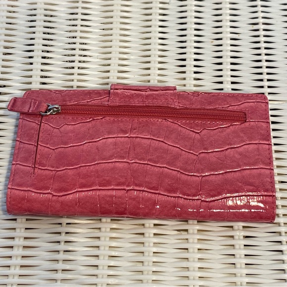 Guess Pink Patent Wallet - Picture 3 of 17
